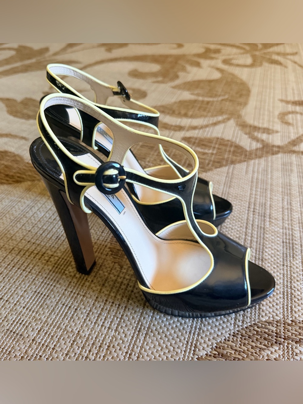 PRADA Black Patent Leather Platform Heels w/Cream Piping, size 9, euro 41